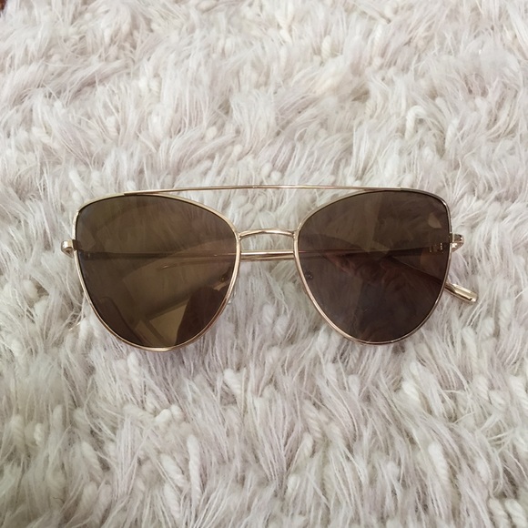 Cat Eye Mirrored Shades - Picture 3 of 4